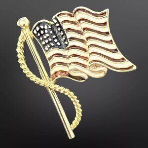 USA American Flag Enameled Brooch Pin Gold Toned Waving Patriotic Signed WLIND‎
